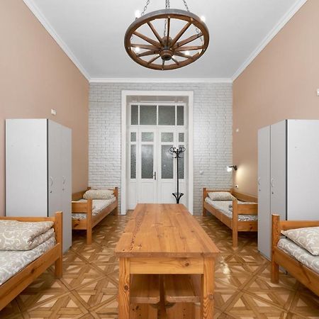 Cossacks Hostel Leopoli Esterno foto