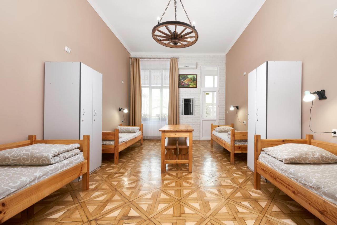 Cossacks Hostel Leopoli Esterno foto