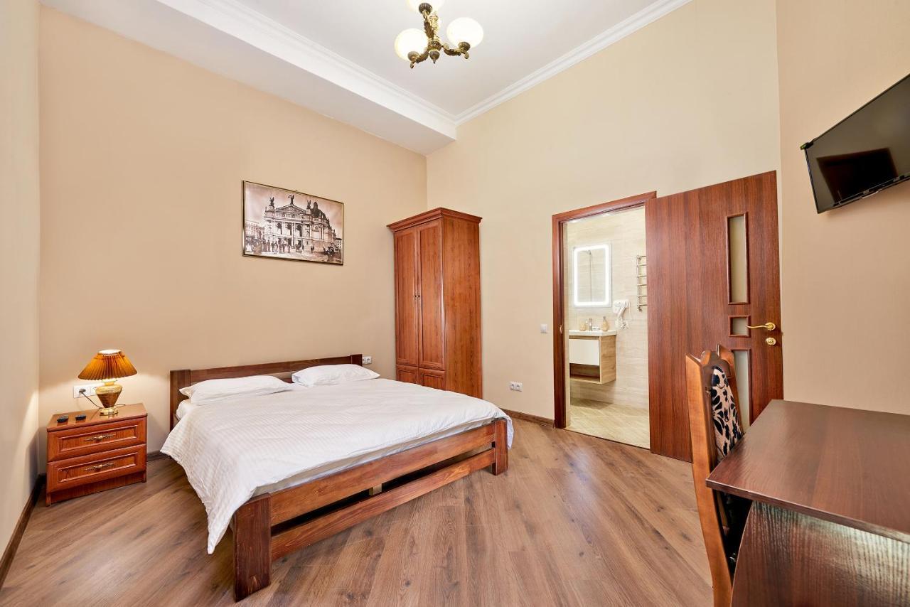 Cossacks Hostel Leopoli Esterno foto