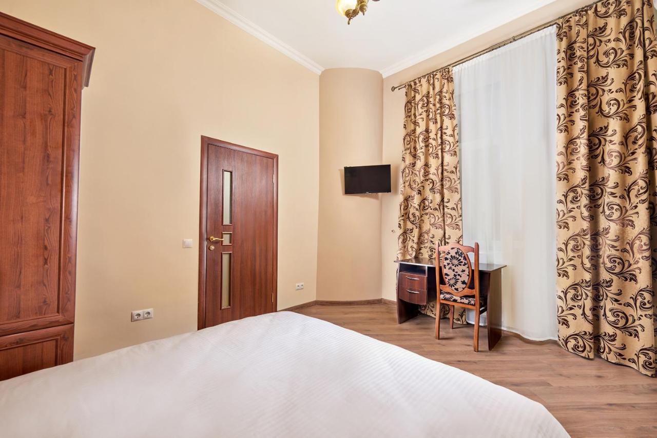 Cossacks Hostel Leopoli Esterno foto